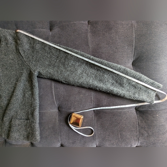 💙 CYNTHIA ROWLEY 💙 Cardigan with Gold Buckles - Picture 6 of 7